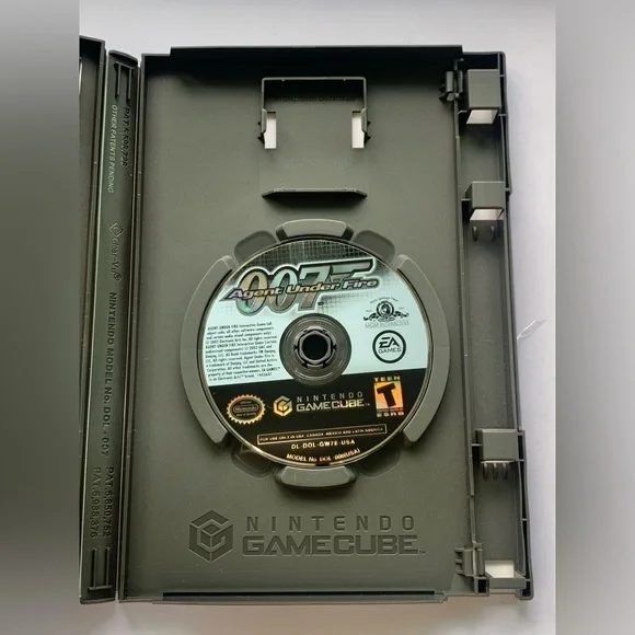 007: Agent Under Fire GameCube Game - CIB - Picture 3 of 4